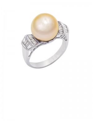 11mm South Sea Pearl in 18K Gold Diamond Ring